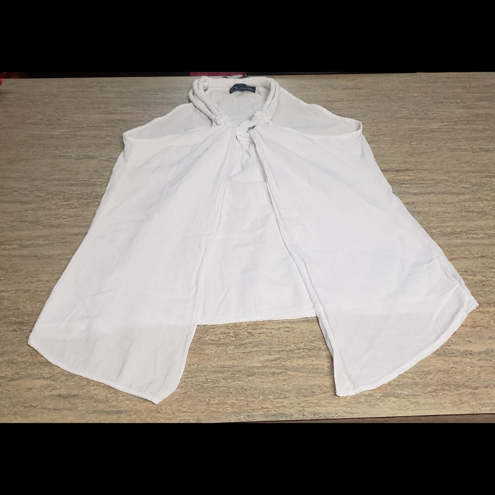 NWT Giocam Nice white top with open front